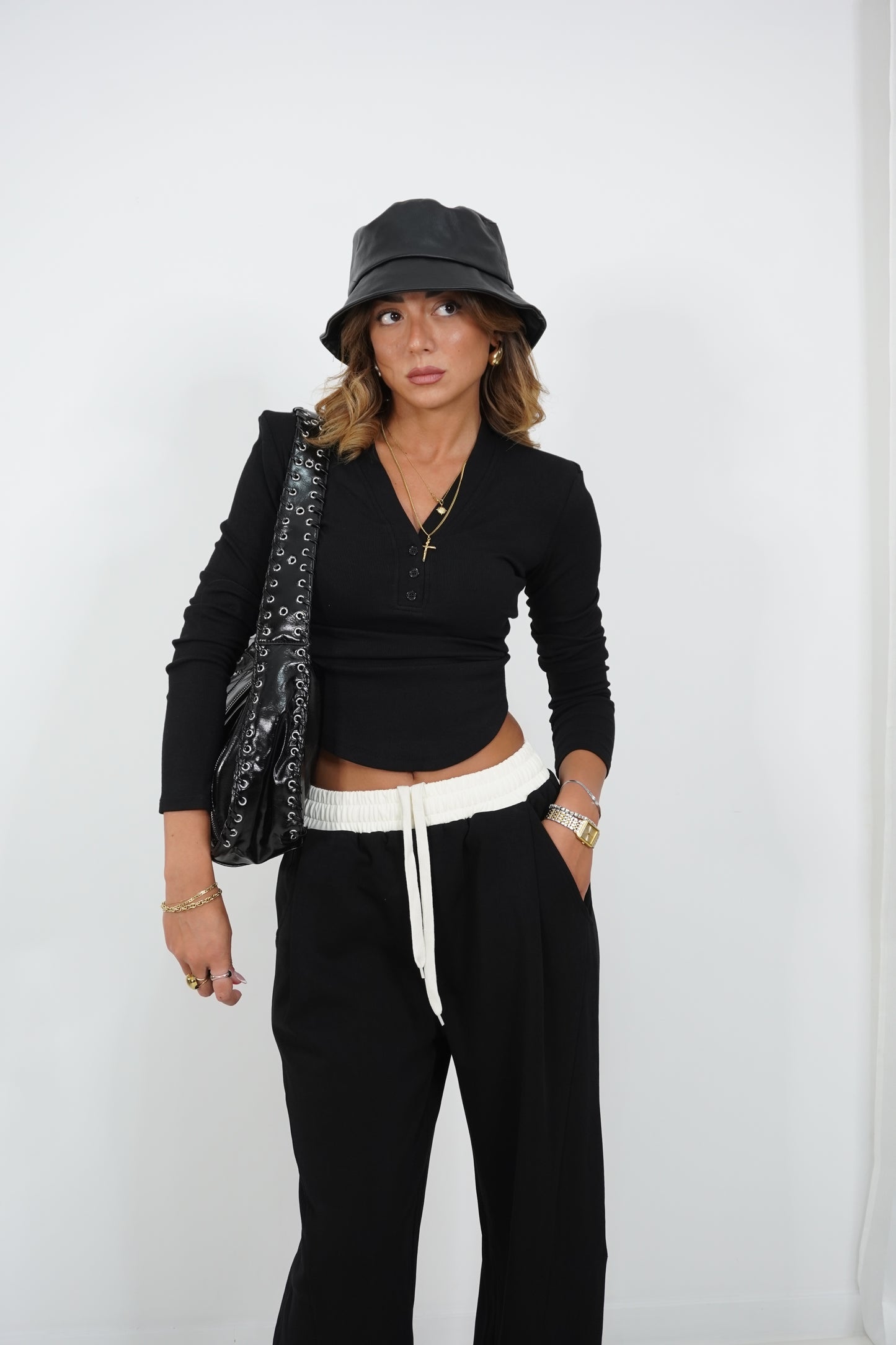 Top scollo a V con bottoni