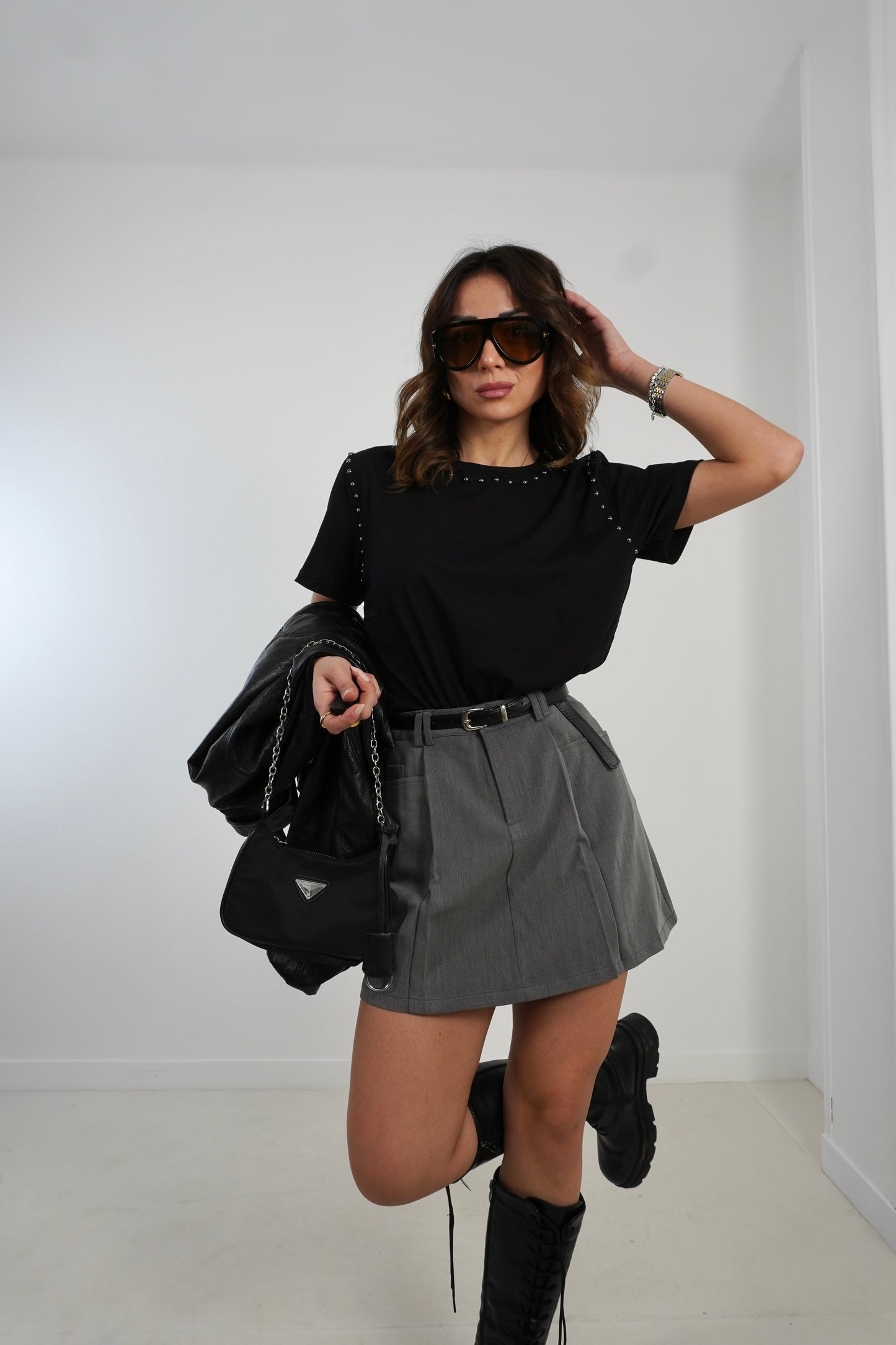 Gonna con pieghe e cintura A65064